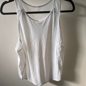 Lululemon - Yoga/Training Tank - Size 6/Medium in WhiteLululemon - Yoga/Training